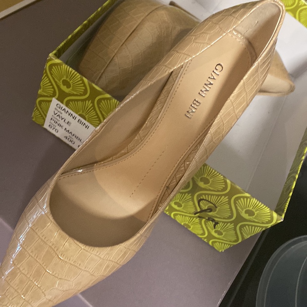 Never Worn - image 3